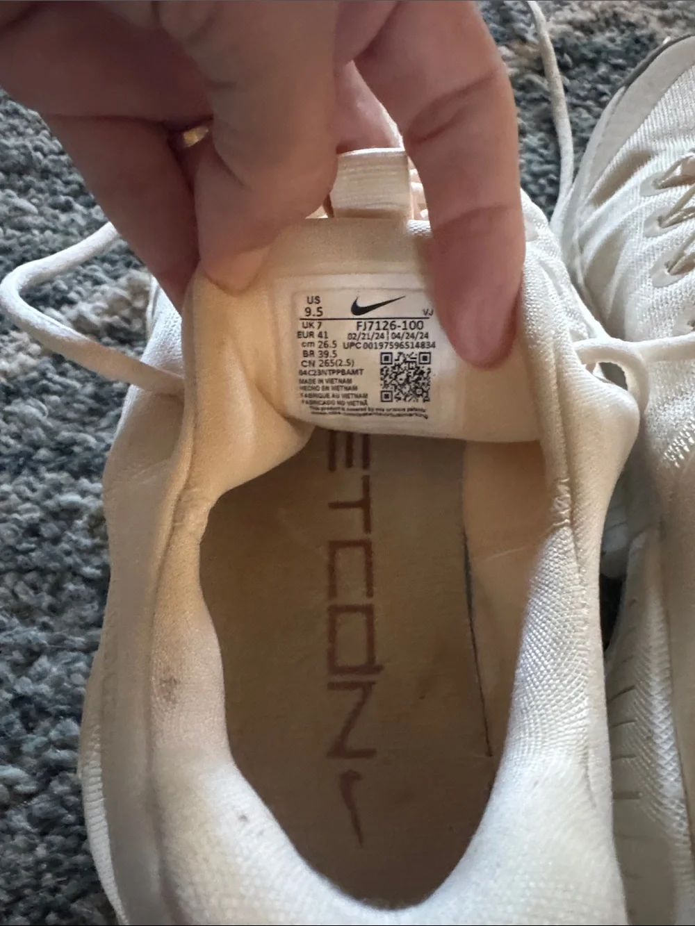 Nike Metcon Women's Lightweight Training Sneakers in Cream with Blush Accents - Picture 4 of 4